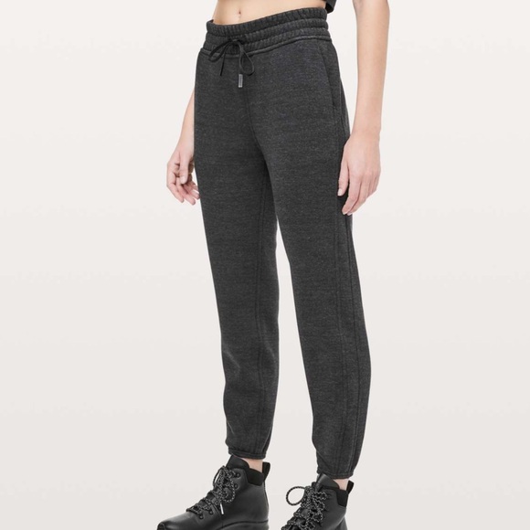 Lululemon insulated sweater pants size 8 - Picture 2 of 9